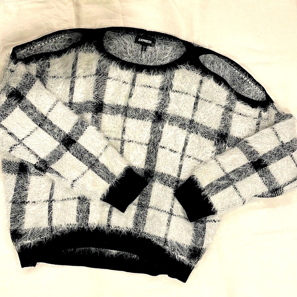 Soft Sweater | Cold Shoulder | Black & White Plaid